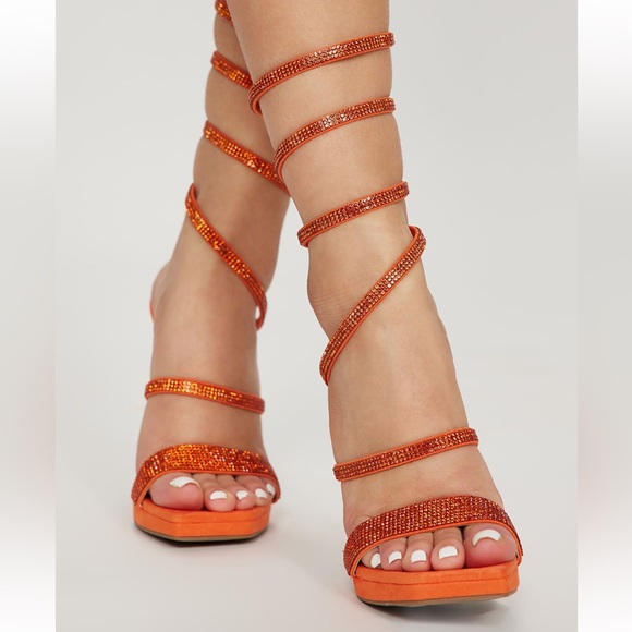 Wore once ! In good condition ! - Picture 2 of 4